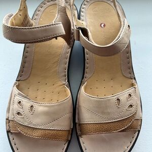 Clarks Un Dory Light Tan Leather wedge sandal